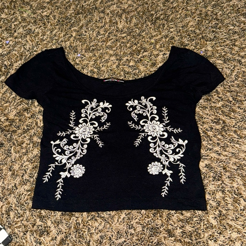 Off the shoulder Y2K cropped shirt with floral designs